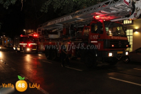 الرملة: حريق كبير داخل بناية سكنية واخلاء مصابين 